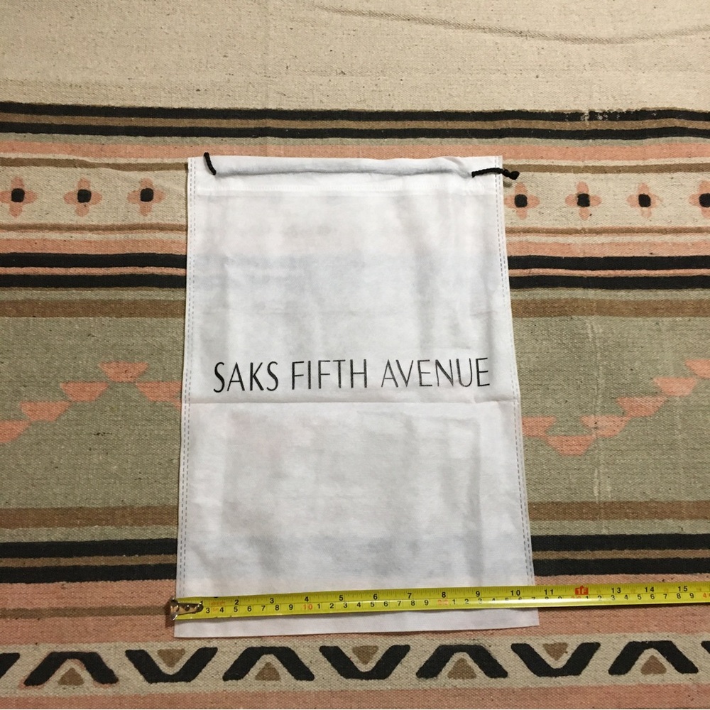 Saks Fifth Ave Sheer White Dustbag medium approx 15” x 10”
Good for travel